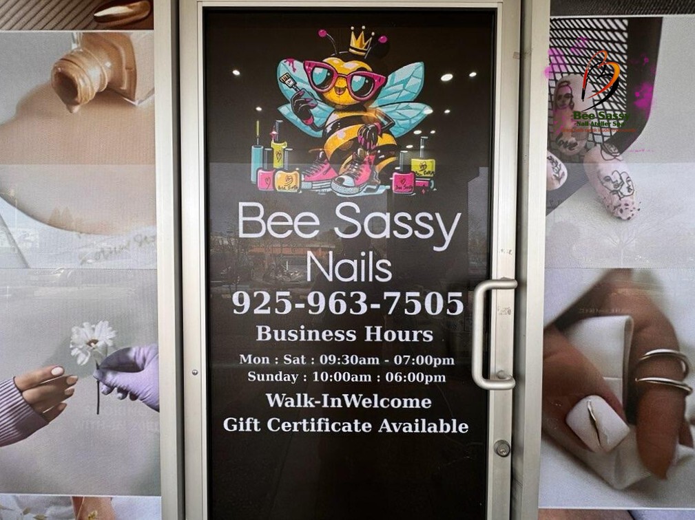 Bee Sassy Nails
